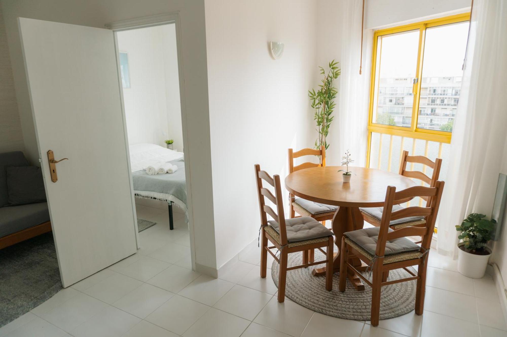 Apartment Happy House Quarteira